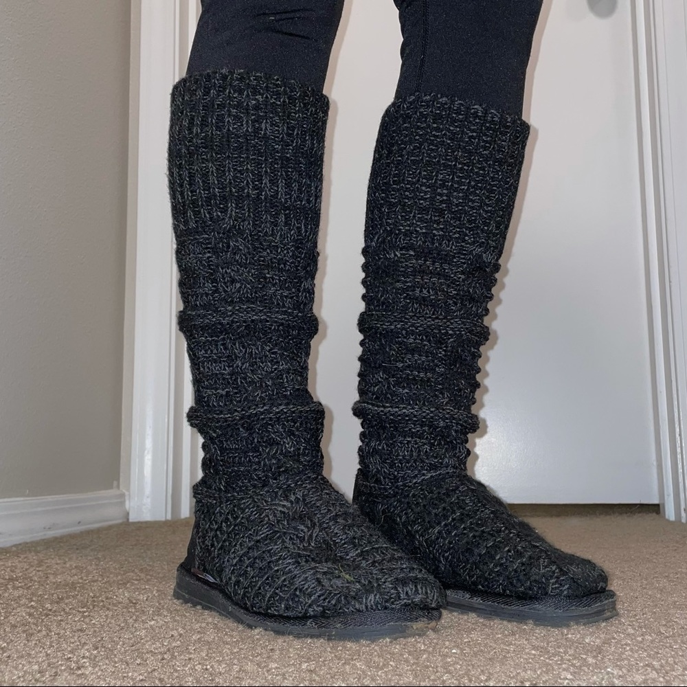 Mukluk slippers. Sz 6